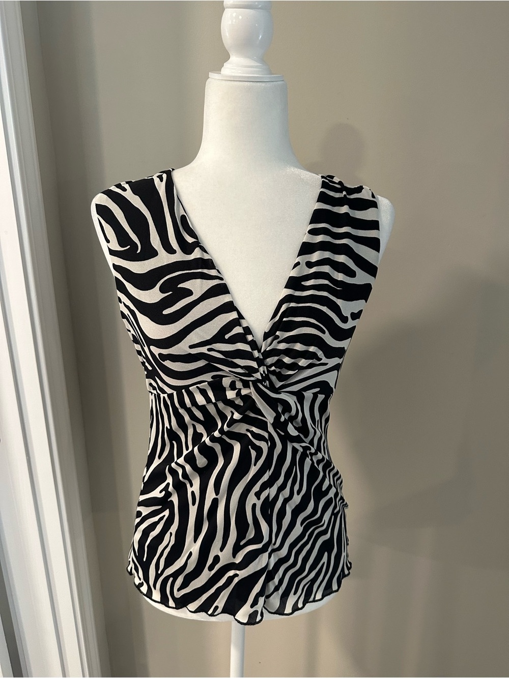 Willi Smith Black & White Zebra-Print V-Neck Twist Front Camisole